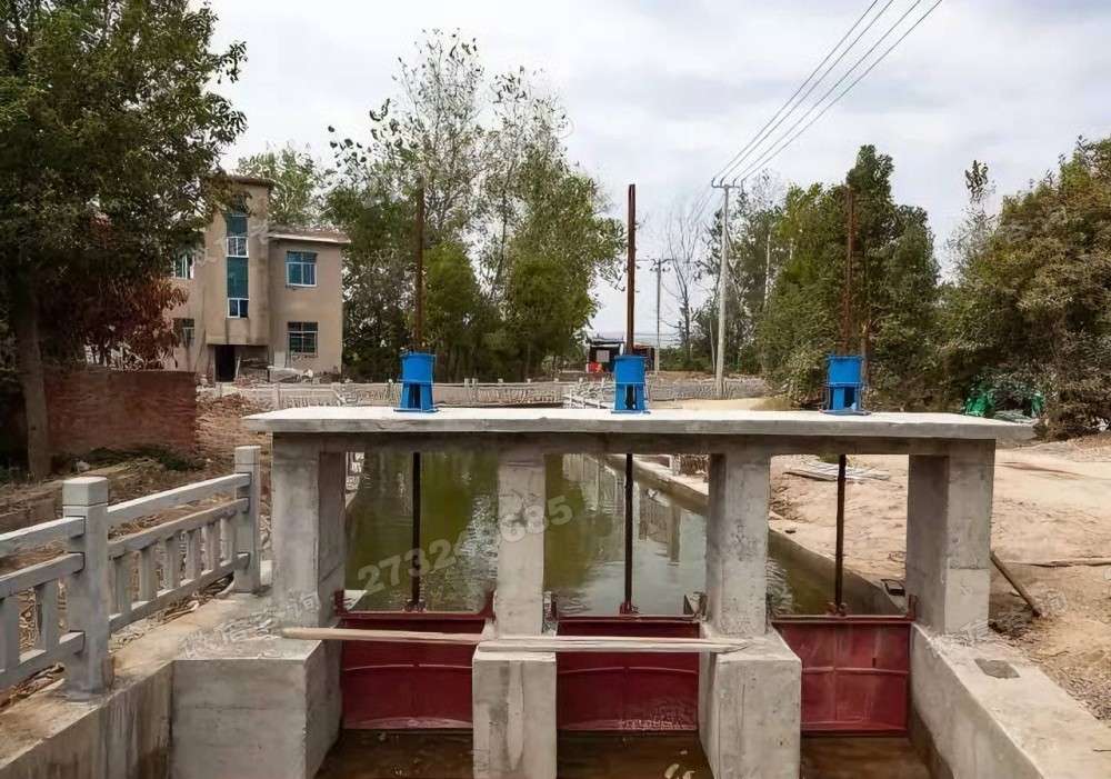 万宁三孔渠道闸门