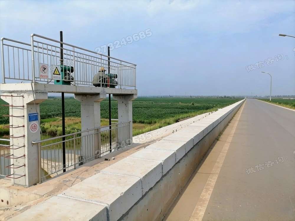 南和公路旁渠道闸门