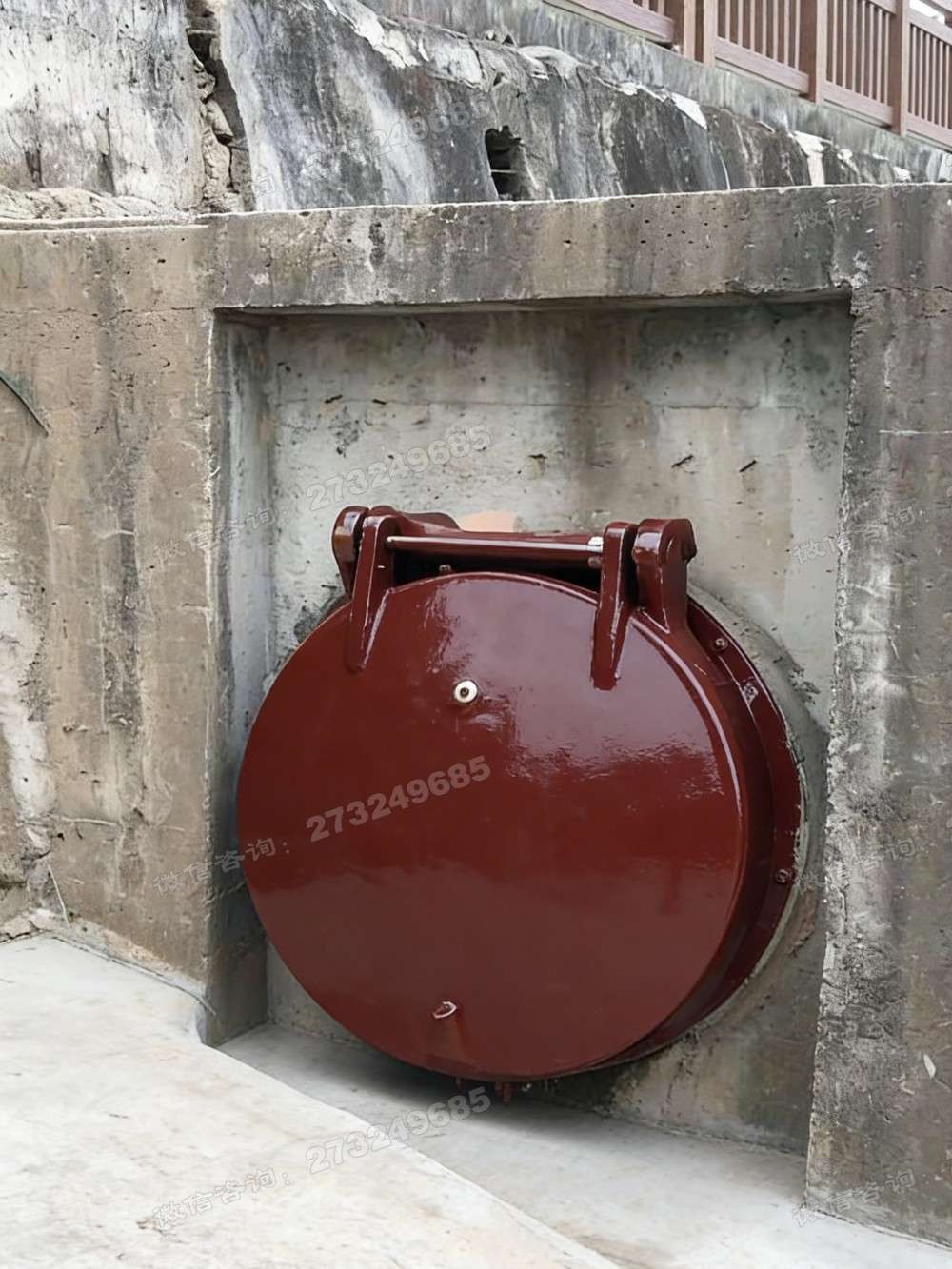 雁山涵洞红色铸铁拍门